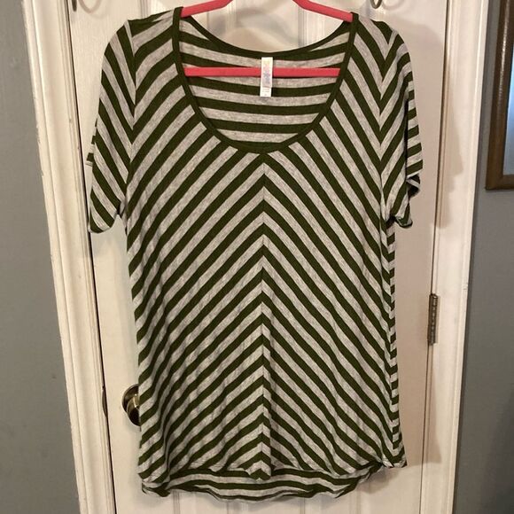 LuLaRoe Tops - LuLaRoe Green And Gray Asymmetrical Short Sleeve T-Shirt Size XL